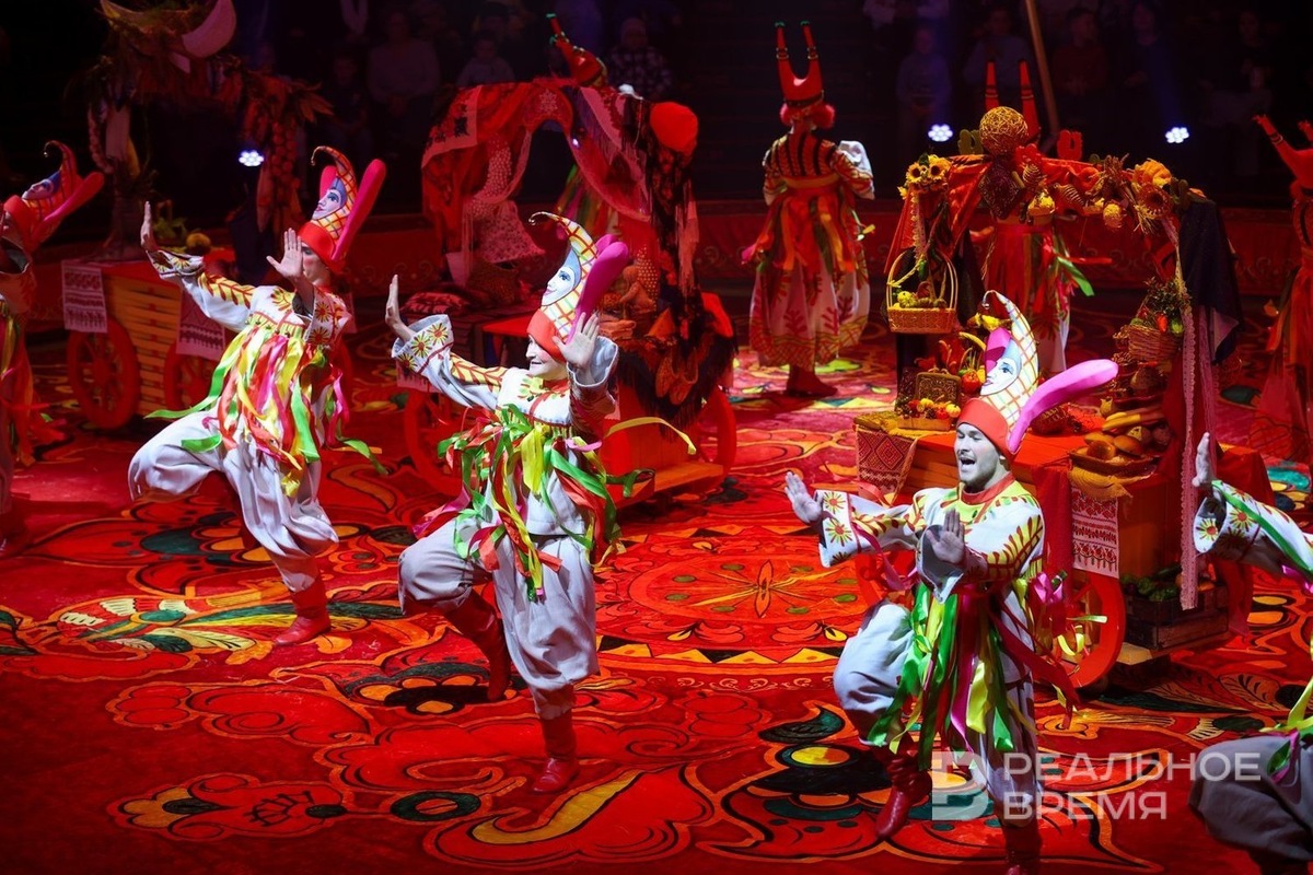    Как водится, сказочные герои у нас предстают в сверхъярких образах. Артем Дергунов / realnoevremya.ru