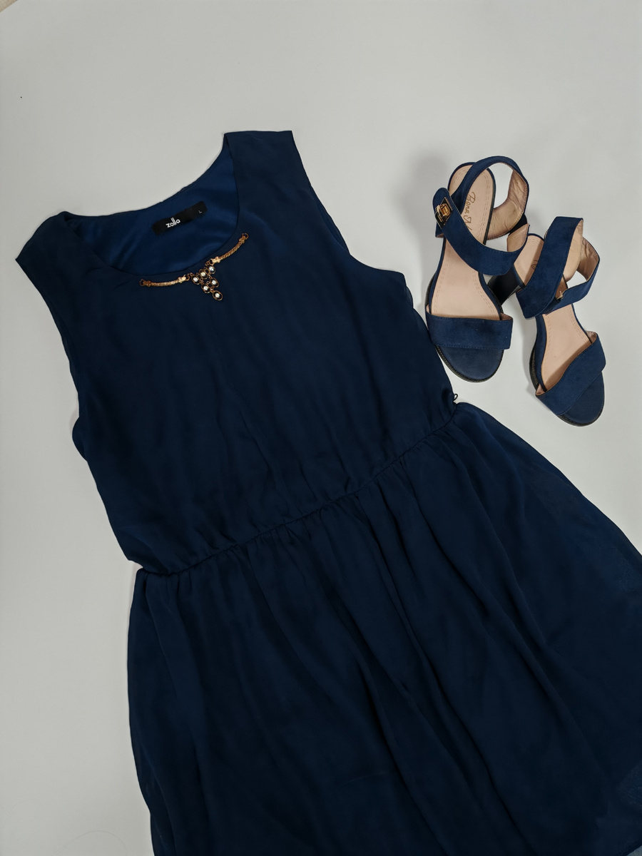 Фото автора. Босоножки не продавала, они как реквизит для фото.