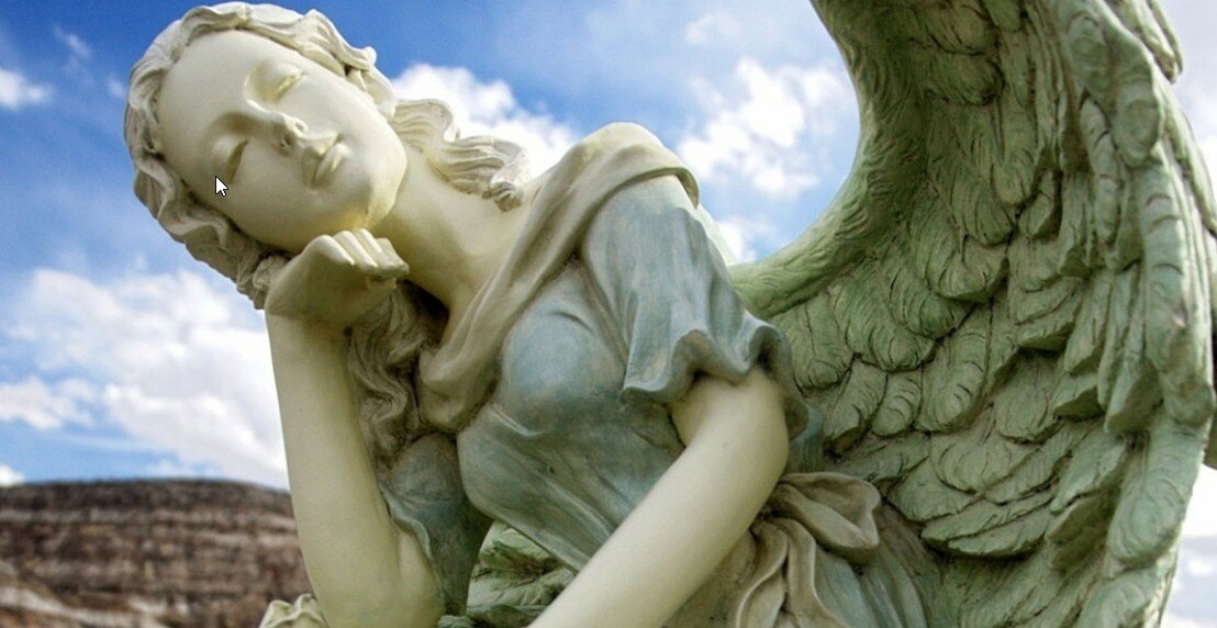 Скульптура ангела - узнаваемый элемент логотипа компании Грависто 