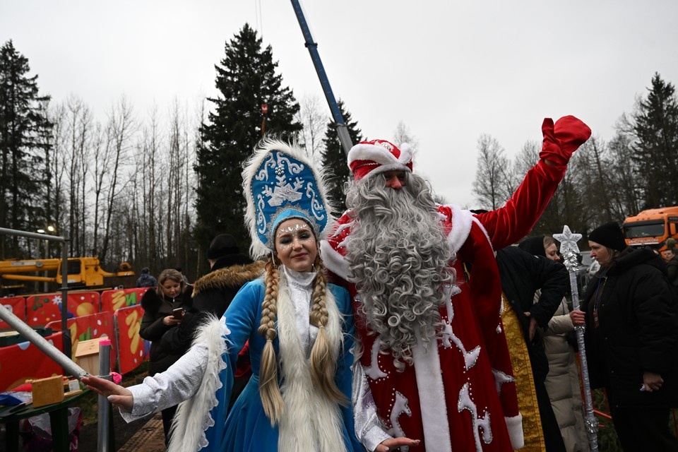    Мы пообщались с главными новогодними персонажами со стажем и выбрали самые забавные Михаил ФРОЛОВ