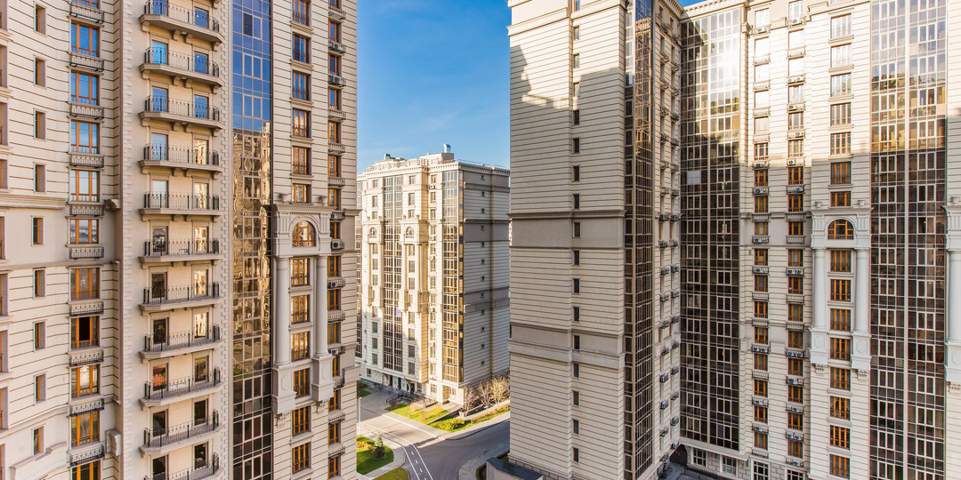 Ставку снизили, и люди ПОТЕРЯЛИ ГОЛОВУ! Почему покупка квартиры в 2026 может стать самой дорогой ошибкой в жизни