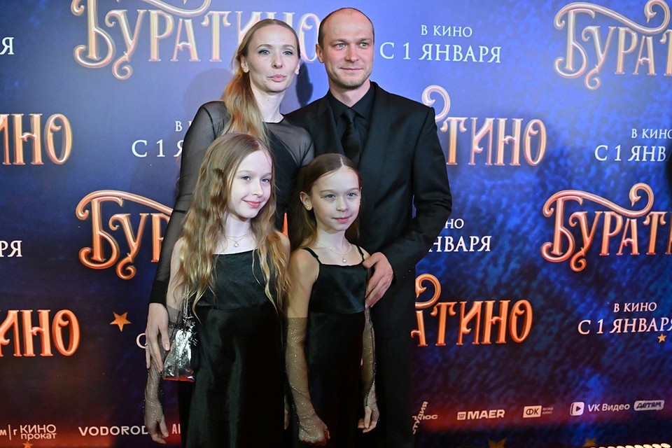    Юра Борисов с женой Анной Шевчук и дочками Иван МАКЕЕВ