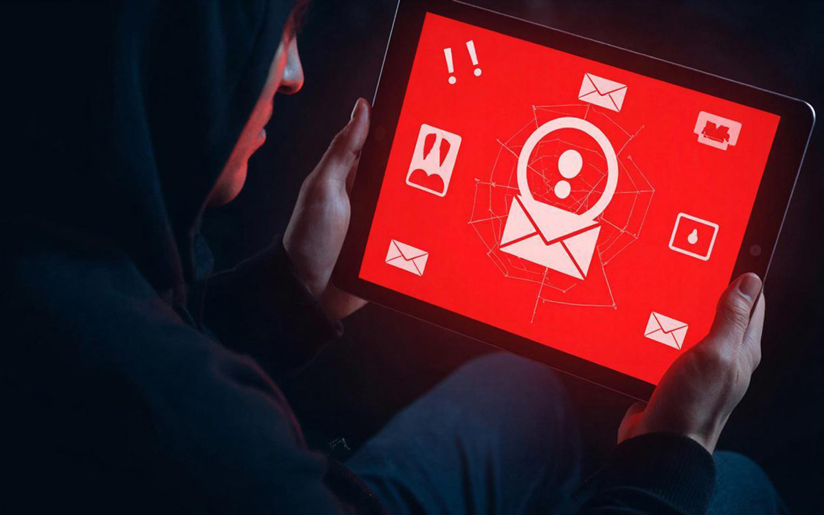 Специалисты рекомендуют отслеживать все банковские транзакции.  Фото: Изображение сгенерировано с помощью ИИ / Светлана Возмилова