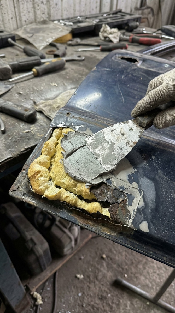 «Второй этап маскировки. Еще пара слоев, и будет "не бита, не крашена"».