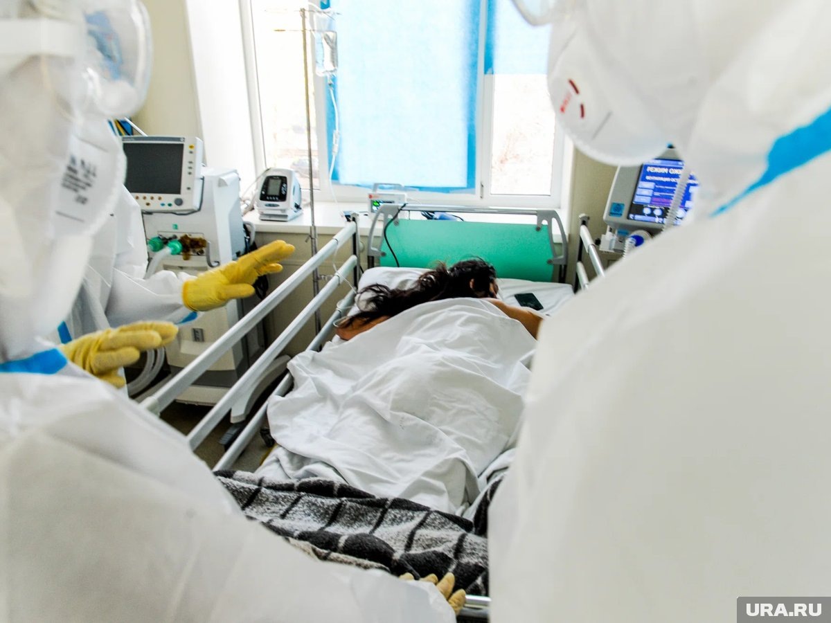     Медики продолжают бороться за жизнь пострадавшей при падении челябинки (фото из архива)