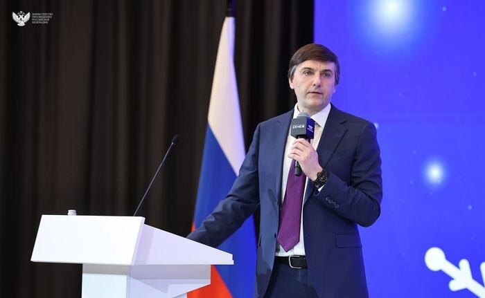 Обложка © пресс-служба Минпросвещения РФ