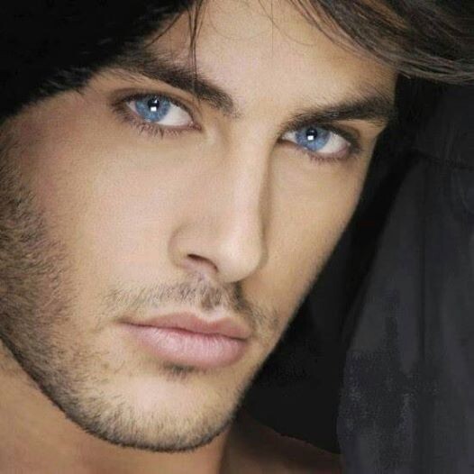 Литературный герой - голубоглазый ангел.