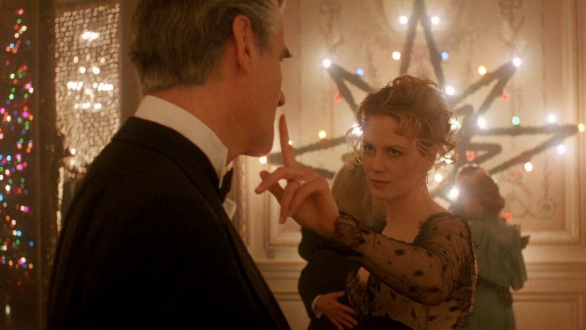 Кадр из фильма «С широко закрытыми глазами»