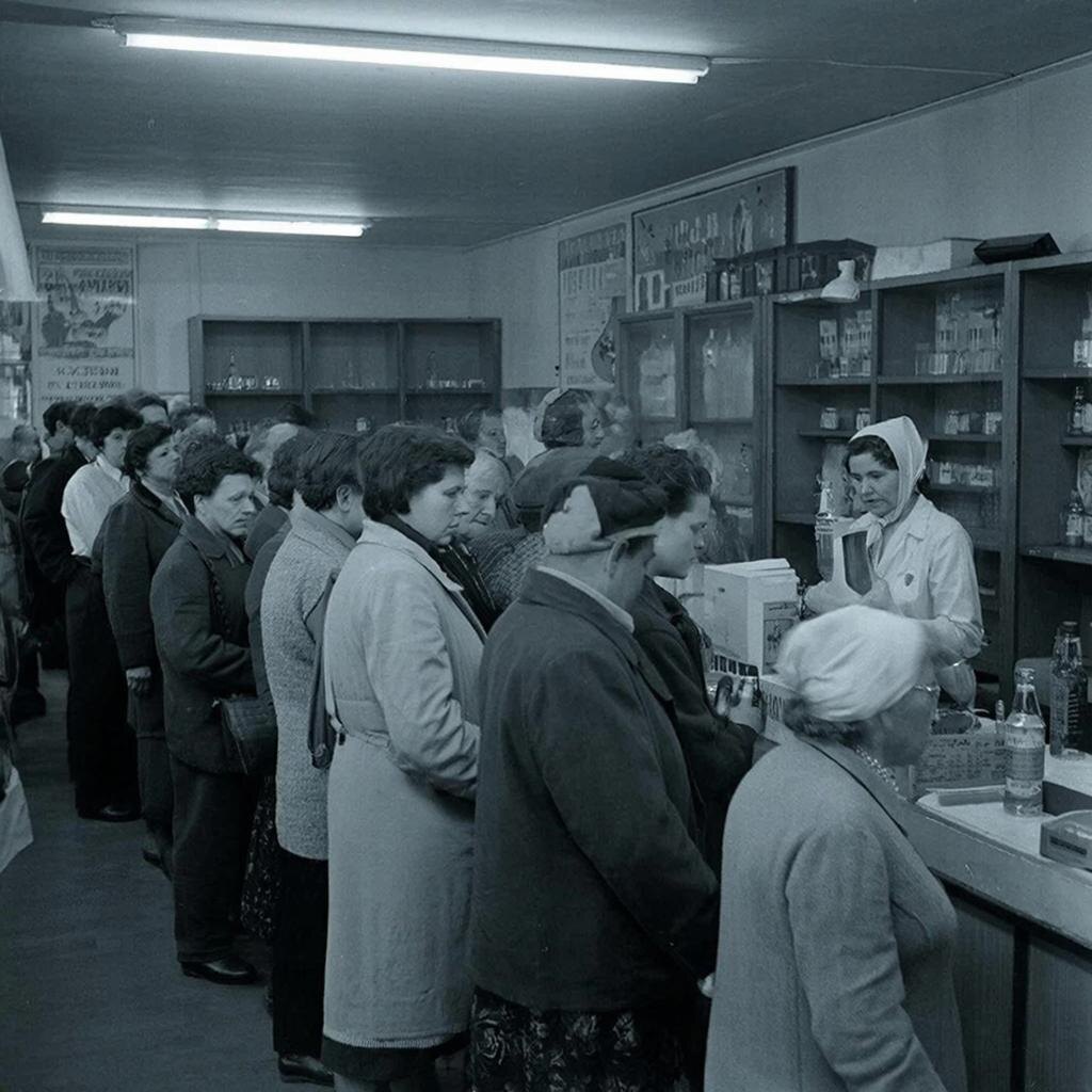 Очередь. Изображение сгенерировано сервисом GigaChat