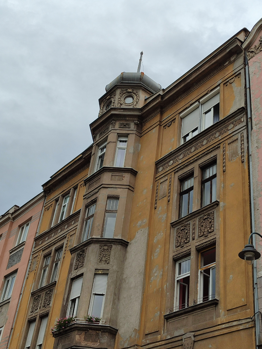 Крошечный центр Сараево можно обойти за час, но уходить отсюда не хочется - улицы буквально дышат историей. 