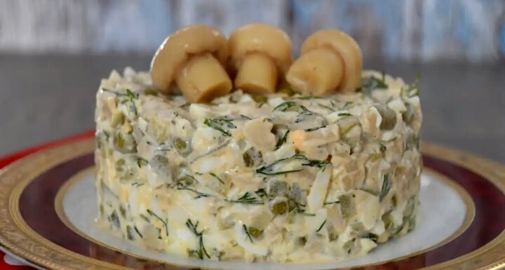 Готовлю оливье по-новому: классический вкус - плюс новый ингредиент. Пока салатник не опустеет, гости из-за стола не встанут