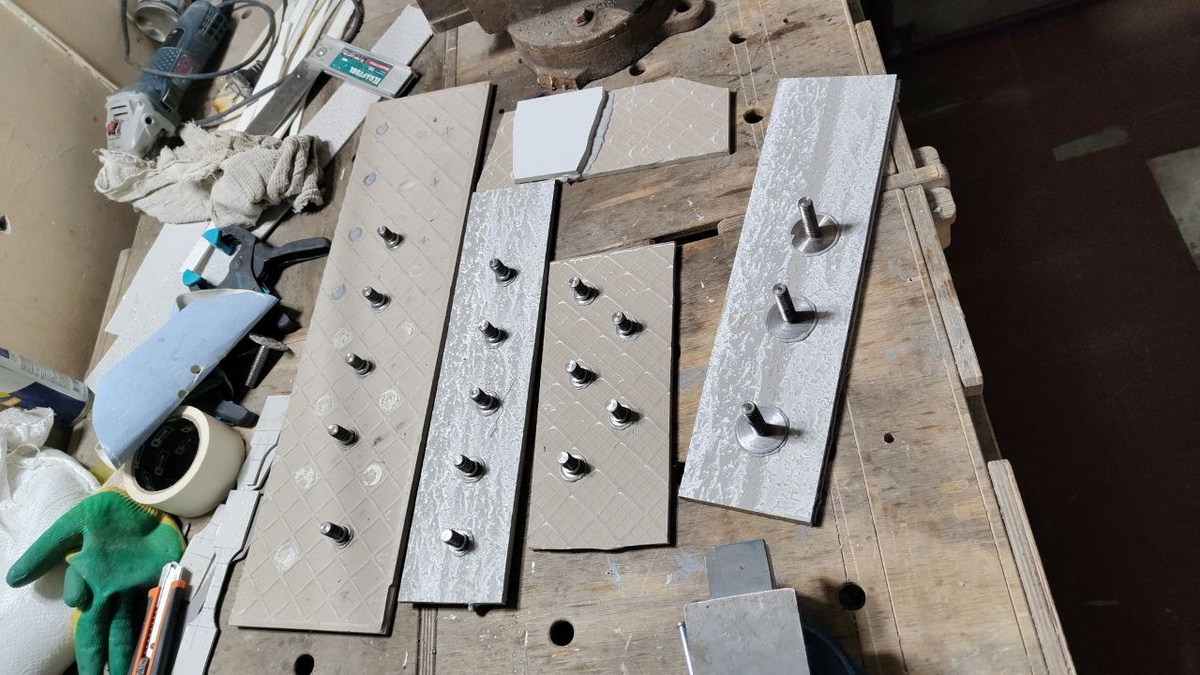 Надергались всласть. Бедный индийский керамогранит из 6 образцов 4 вырвало с мясом сам керамогранит