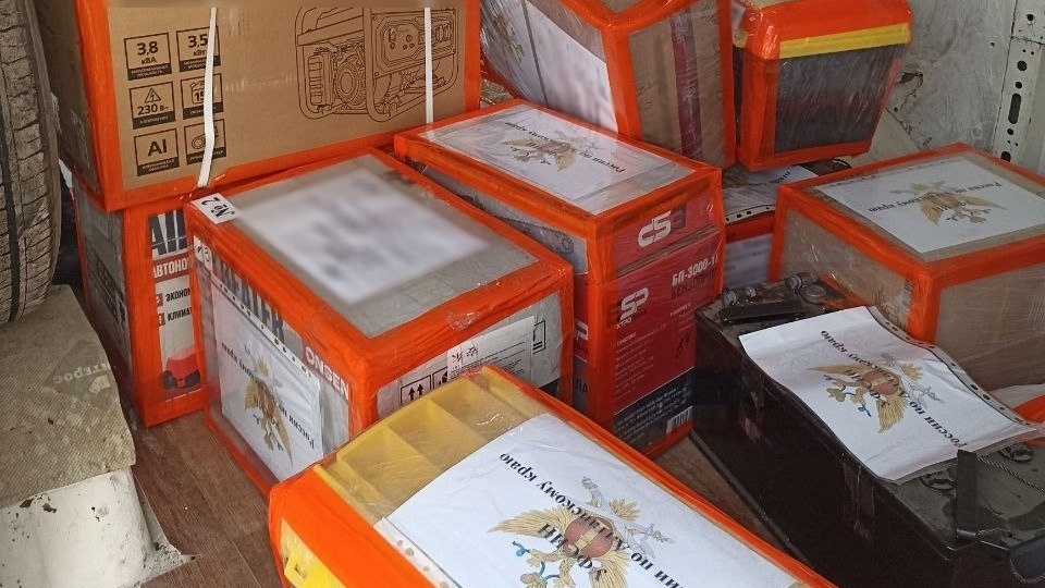 Из Алтайского края сотрудники УФСИН передали гуманитарный груз в зону СВО