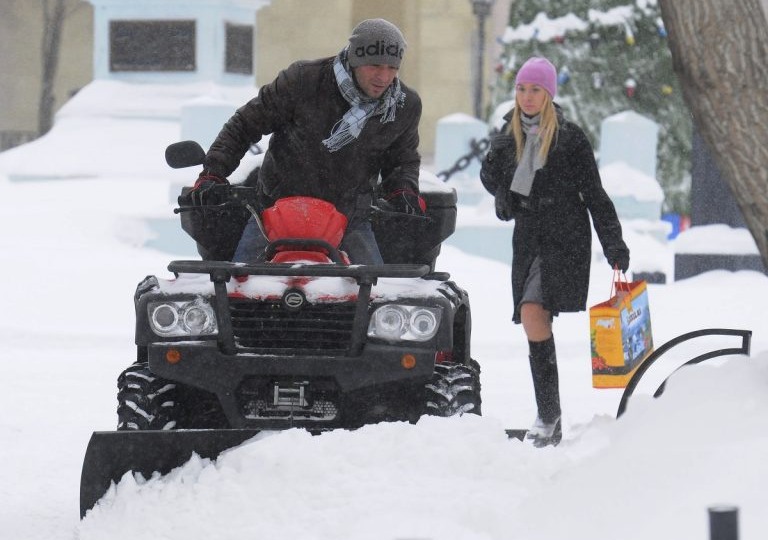 К Оренбуржью подкрались морозы. А пока идёт снег