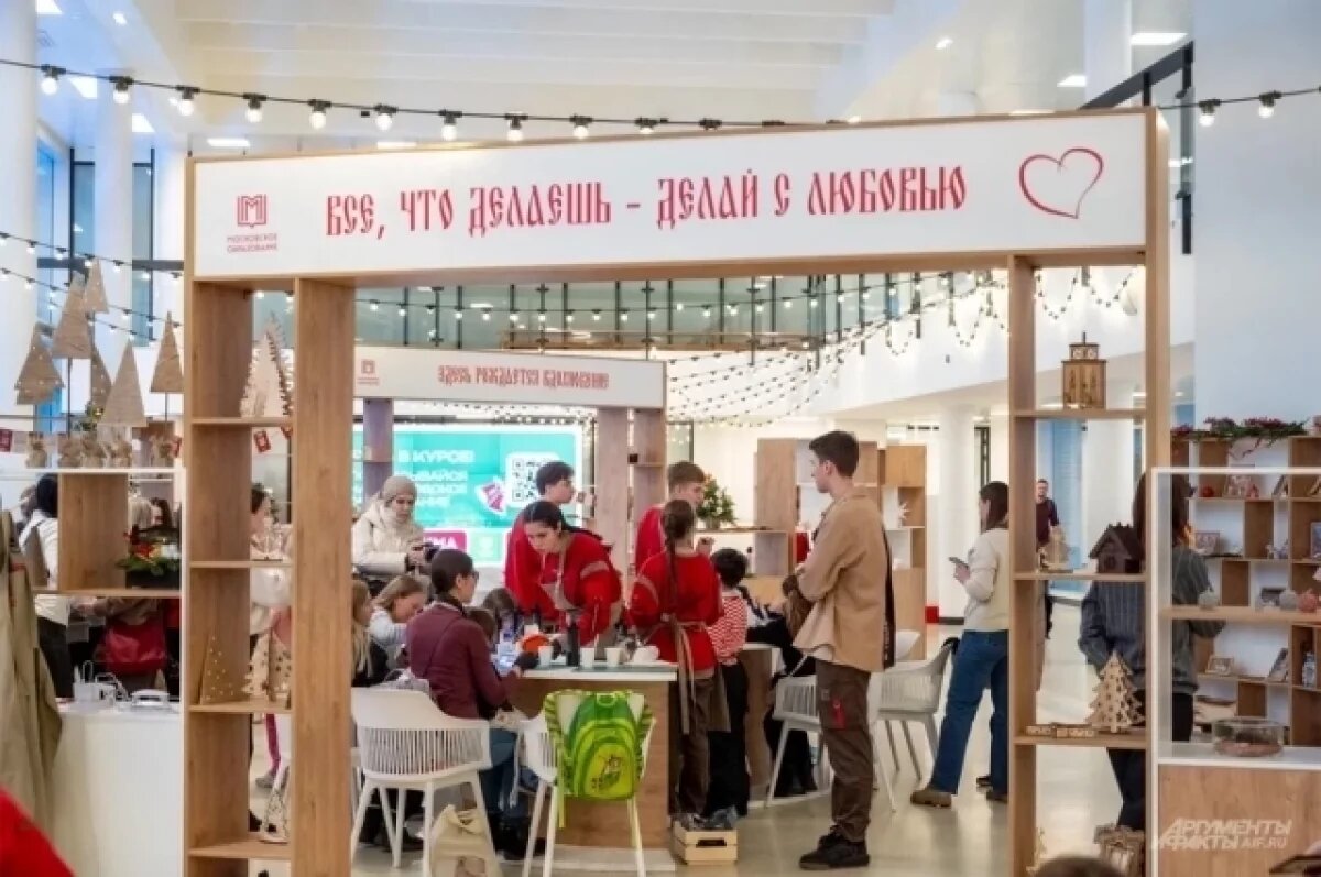    В предпраздничные дни вопрос о том, где интересно провести свободное время, просто не ставится: горожане уже активно готовятся праздновать наступающий Новый год в Москве 2025-2026.