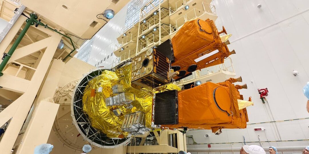 На космодроме Восточный собрали головную часть для запуска спутников «Аист‑2Т»