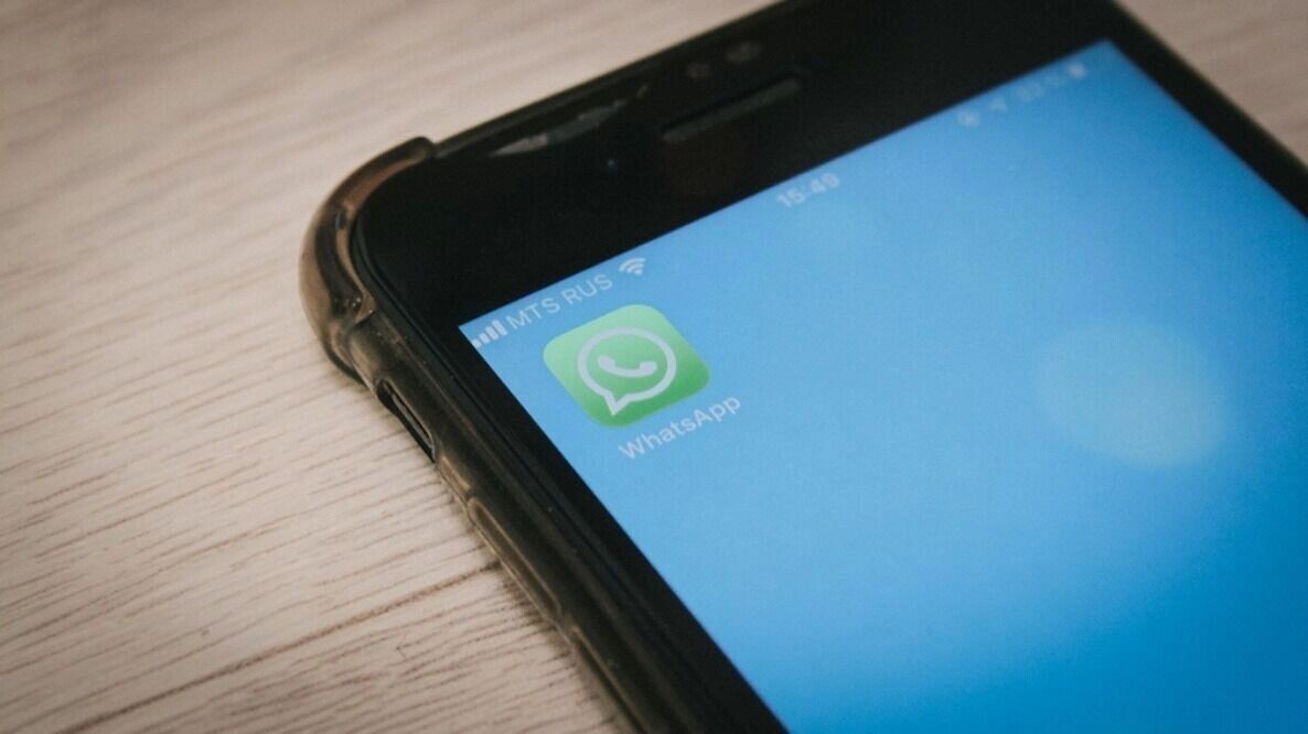 Блокировка WhatsApp* и Telegram в России 2025: коллективный иск к Роскомнадзору. Фото: 1MI