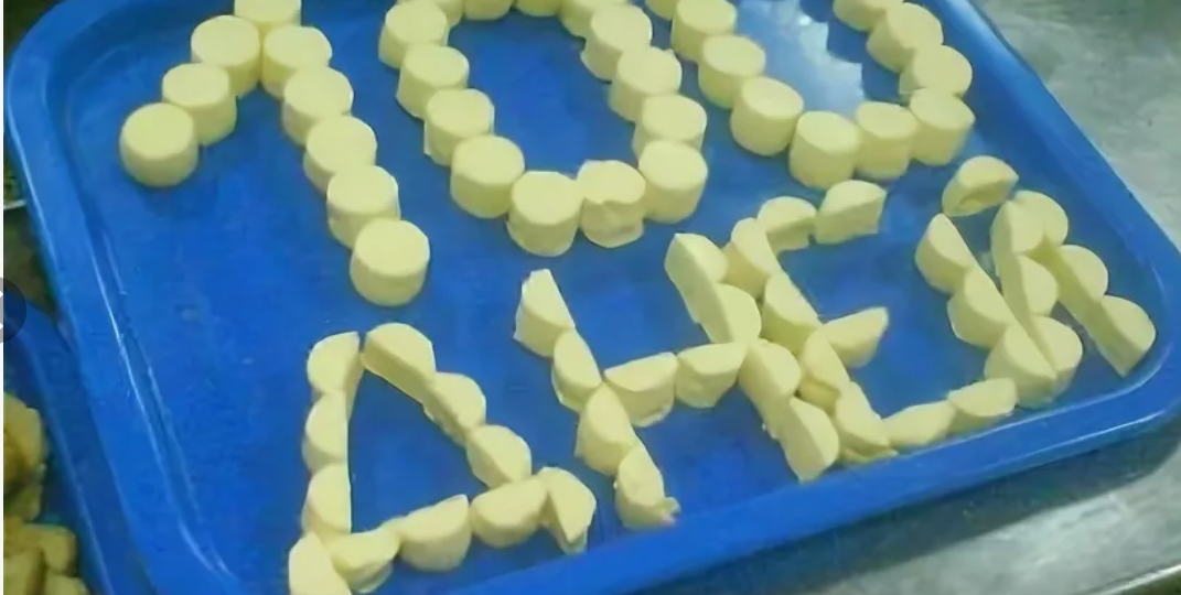 Обряд передачи масла молодым.