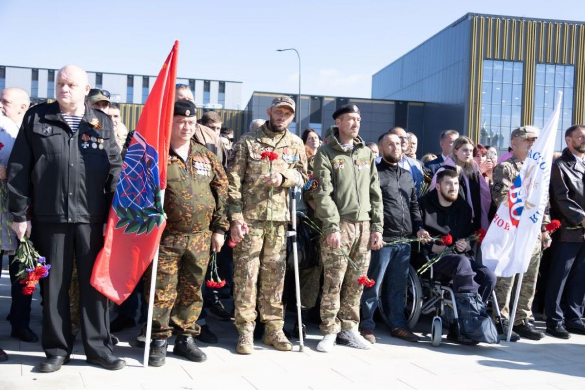   Фото: памятник бойцам СВО в Магадане/Магаданская правда