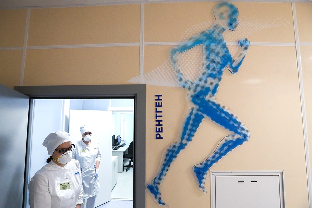    Для исследований нужно приходить в медучреждение очно, а врач сможет проконсультировать дистанционно. / Станислав Красильников / ТАСС