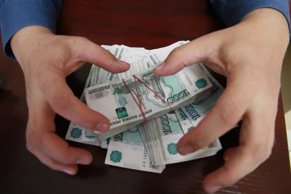    Экс-чиновник присвоил себе чужие премии Олег УКЛАДОВ