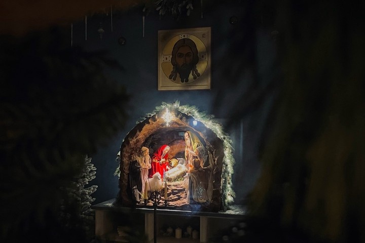 РПЦ разъяснила, можно ли православным праздновать Рождество по западным традициям