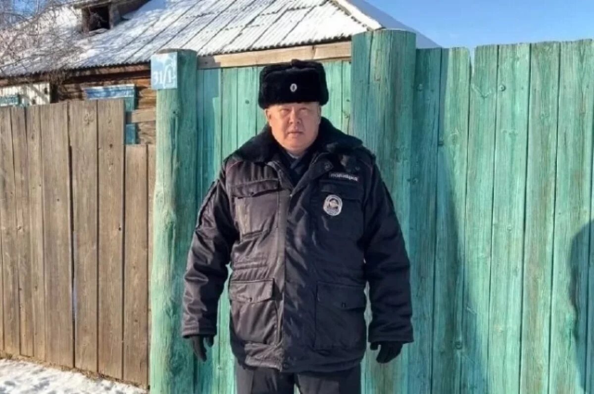    Полицейский спас отравившуюся угарным газом семейную пару в Бурятии