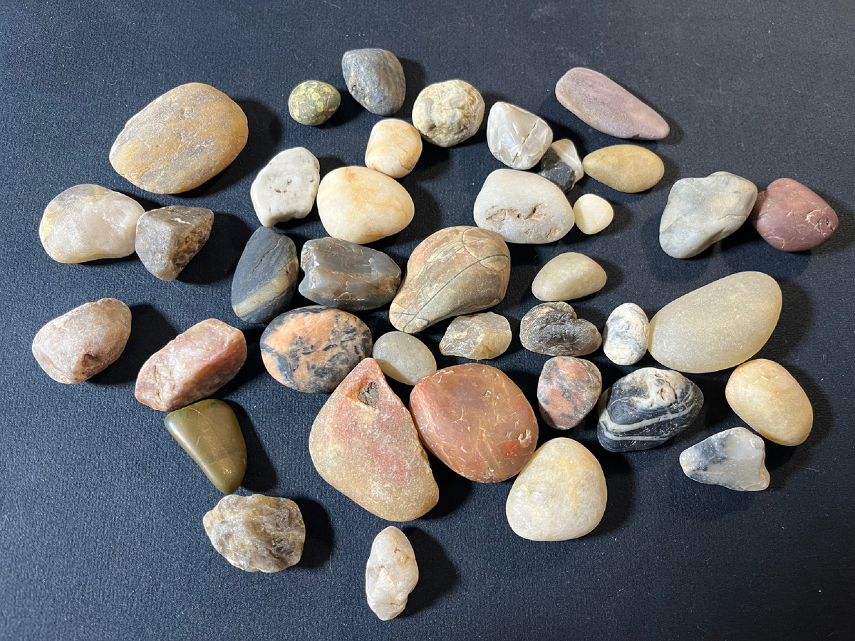 Речная галька до обработки