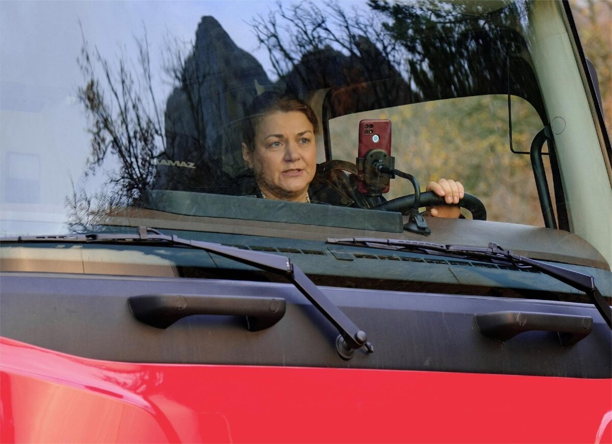   Актриса Анна Уколова на съёмках сериала «Дальнобойщица»