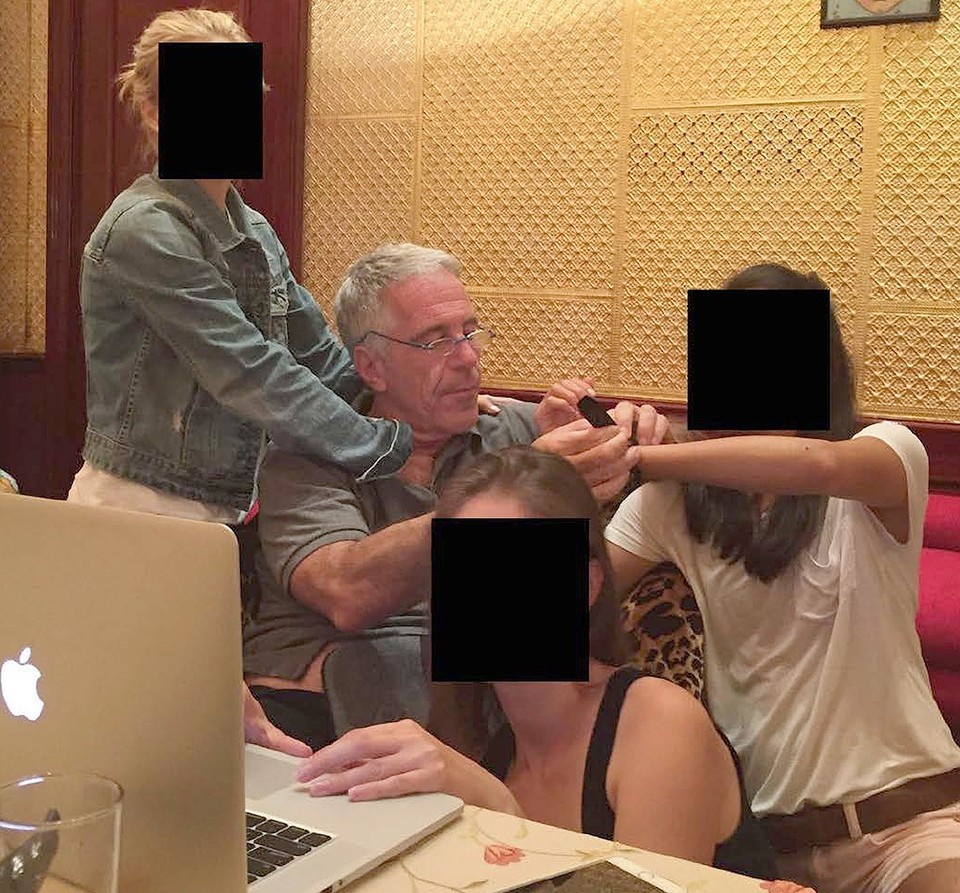    Эпштейн и его подручные вовлекали в свои грязные дела несовершеннолетних девушек. GLOBAL LOOK PRESS