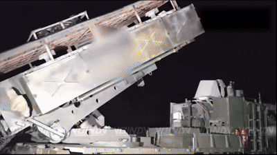    Расчёт ТОС-2 16-й бригады РХБЗ ГрВ "Восток" нанёс мощный удар по опорным пунктам и массовым скоплениям противника на западном берегу реки Гайчур в Гуляйполе. Видео: "Воин DV"