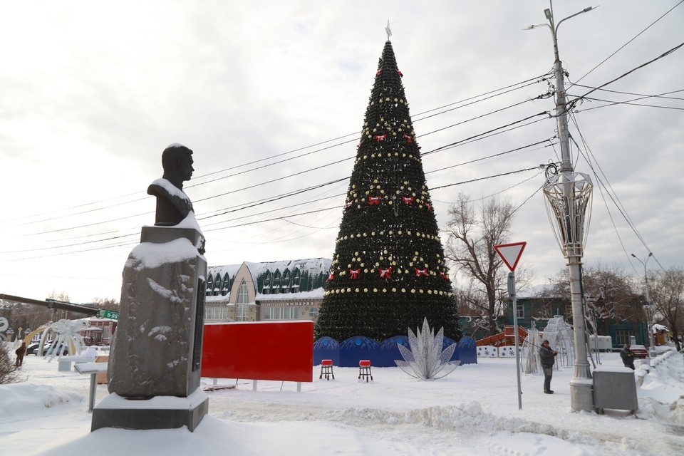    Елка на пл. Свободы в Барнауле Олег УКЛАДОВ