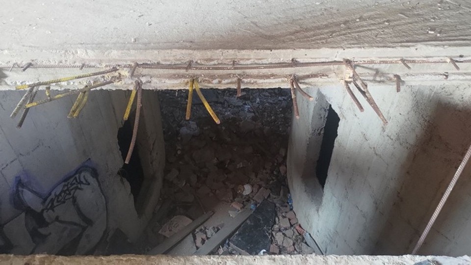    Пораниться внутри очень легко - из плит здесь торчит арматура Александра ЯВИЩЕНКО