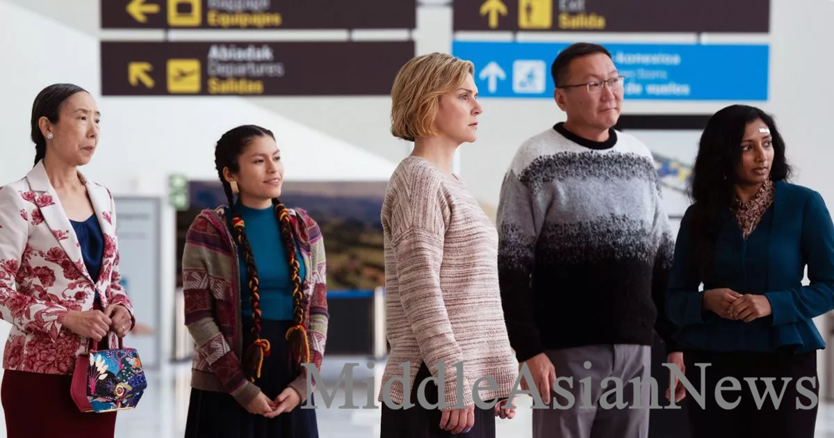 справа второй:  Амарбурэн Санжид, который играет Отгонбаяра