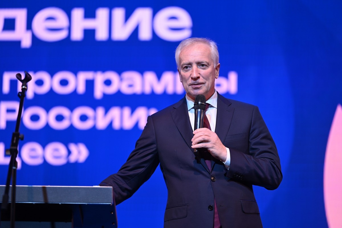 Талантливых студентов Сибири приветствует губернатор Томской области Владимир Мазур
Фото: пресс-служба ТГУ
