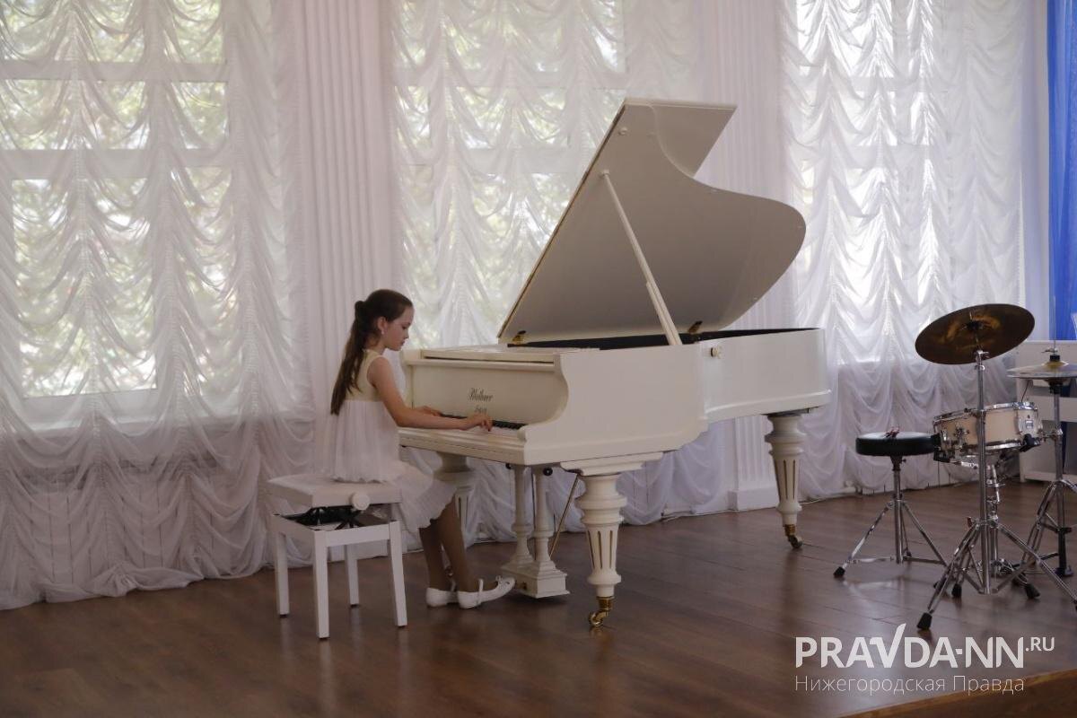    В областном центре и округах работают музыкальные и художественные школы, школы искусств, где можно научиться игре на музыкальных инструментах