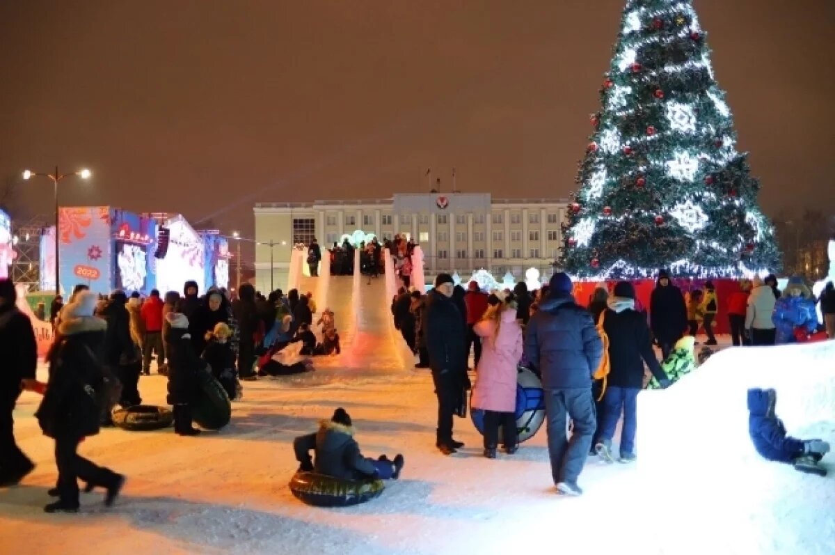    Без льда, но с катком и горками.