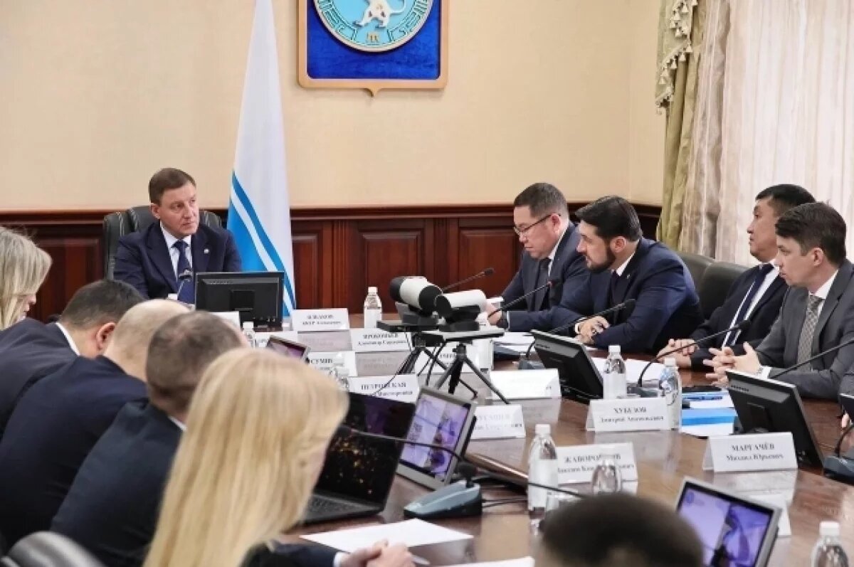    В Республике Алтай мигрантам запретили работать в такси и доставке еды