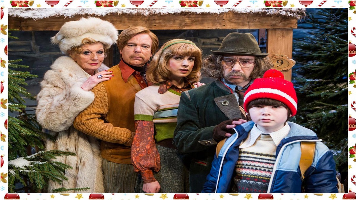 Режиссёр рассказывает о своём старом фильме ужасов, по сюжету которого семейство Девонширов приезжает в альпийское шале на рождественские каникулы.