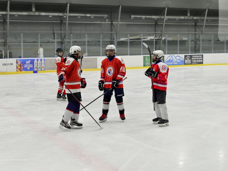     «Наследие-2014» обосновалось на второй месте в группе «Б» – и вместе с «Сочи» и «Легионом» вышло в следующий круг турнира. Фото: минспорт СК.