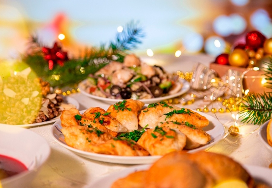     ТОП блюд для бюджетного Нового года: празднуем вкусно и экономно!