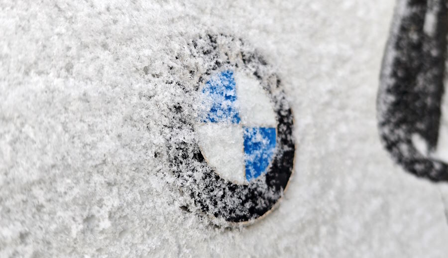 В России взлетели продажи новых БМВ и Мерседесов