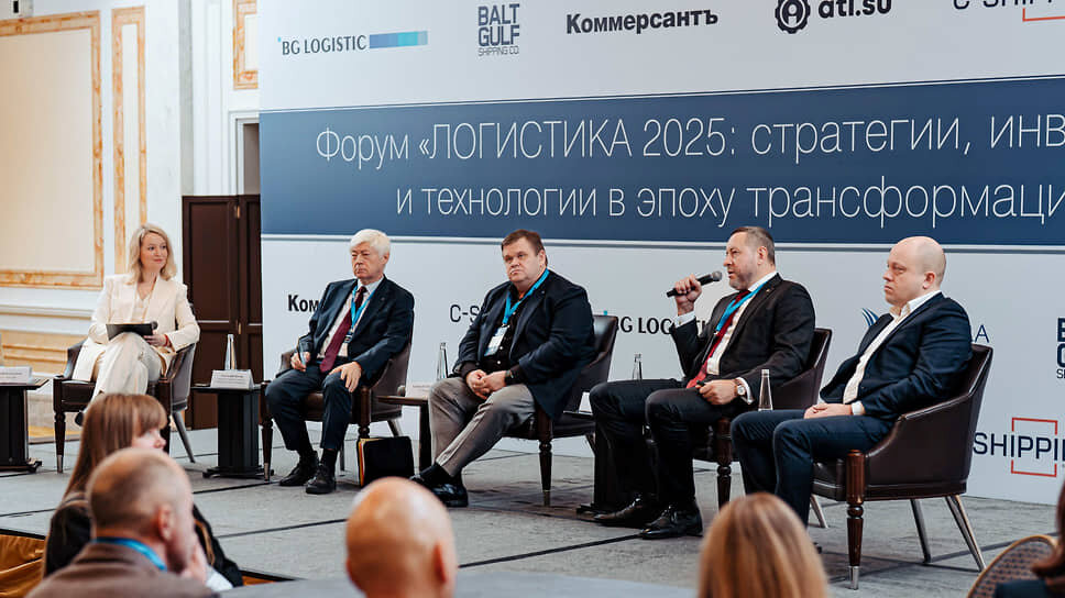 Мария Кузнецова, редактор, руководитель отдела спецпроектов «Коммерсантъ Северо-Запад»; Анатолий Котов, специальный представитель Губернатора Санкт-Петербурга по вопросам экономического развития; Алексей Гагаринов, генеральный директор C-Shipping; Георгий Ремизов, директор филиала «ФЕСКО Интегрированный Транспорт» (входит в FESCO) в Санкт-Петербурге; Алексей Парилов, генеральный директор Aurora Line.📷Фото: Дмитрий Многолет