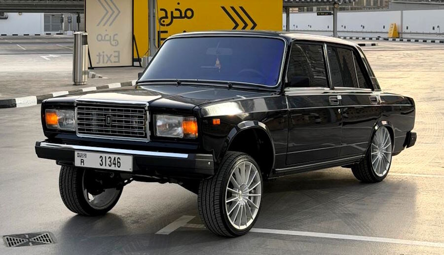 Пацанский ВАЗ-2107 выставили на продажу в Дубае. Мы узнали цену