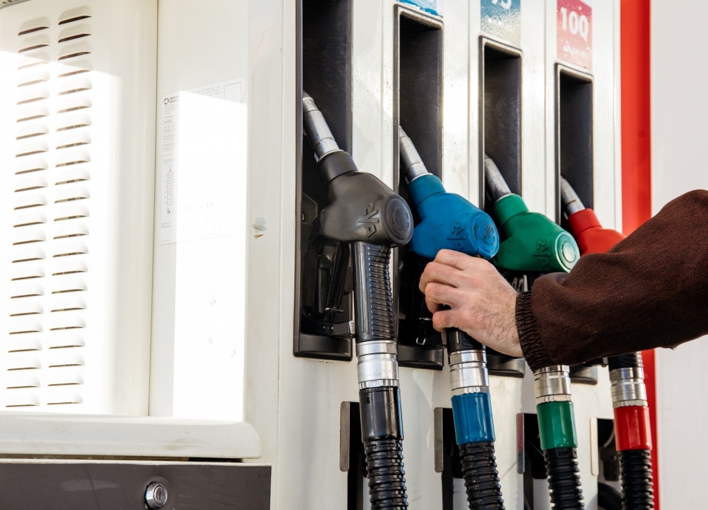    Бензин в Югре подешевел к концу года