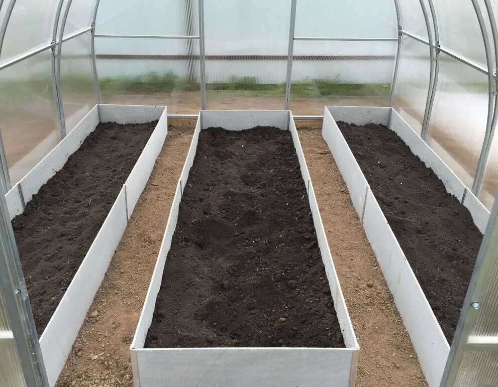 Грамотно готовьте почву в теплице для высадки томатов