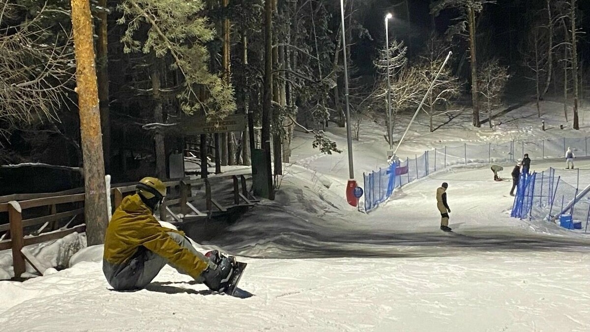   В Красноярске есть сопки и развитая инфраструктура, что позволяет жителям кататься на выходных или после работы   prmira.ru