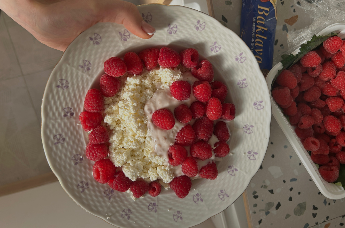 Идеальная формула перекуса: молочка+ягоды, фрукты. Можно из заморозки