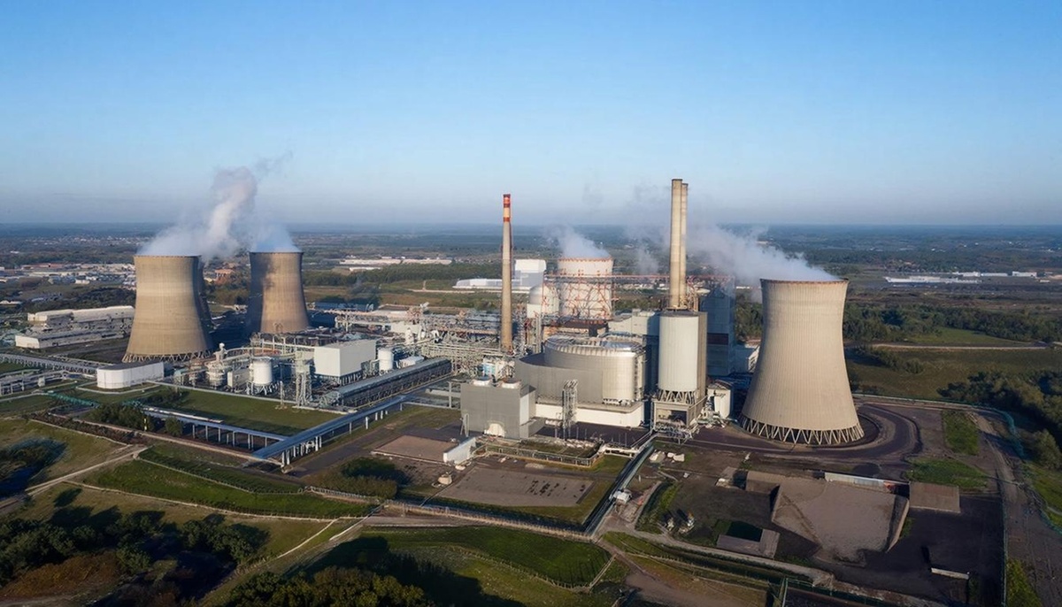 Демешин озвучил новости о строительстве АЭС в регионе.  Фото: Изображение сгенерировано нейросетью GigaChat