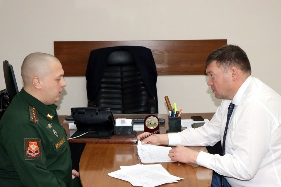    Гвардии капитан ранее служил в горной мотострелковой бригаде и руководил отделением кадров. Фото: пресс-служба администрации Тогучинского района.